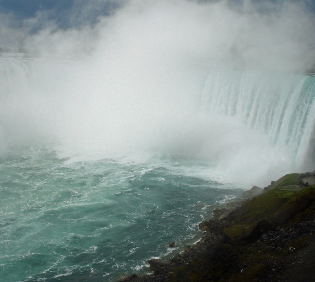 Horseshoe falls-mist