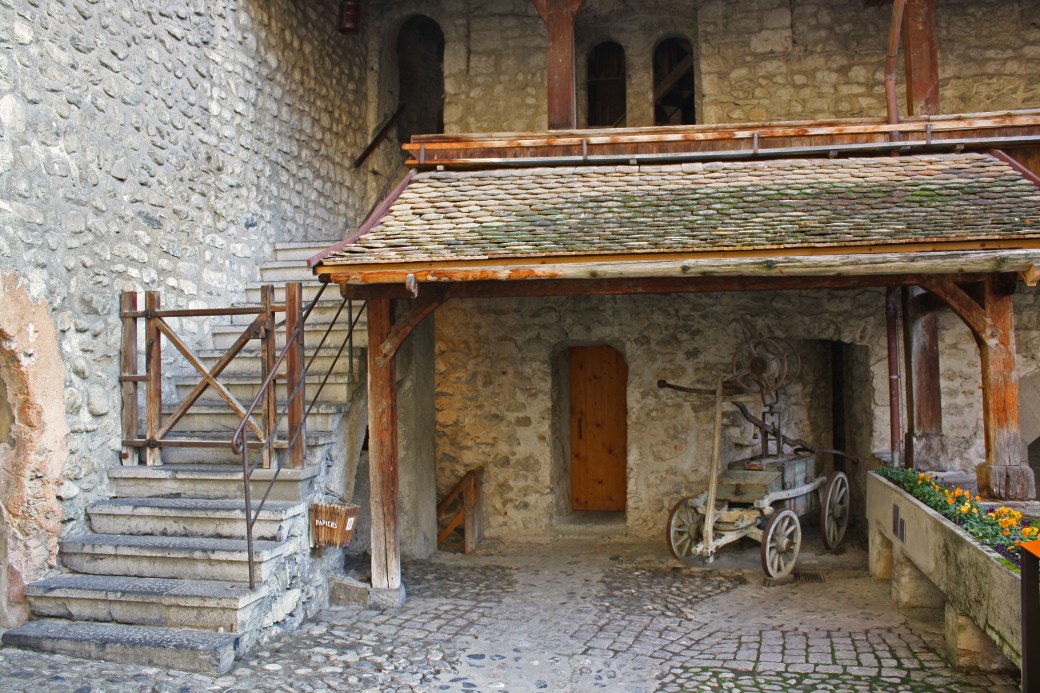 chillon-inner courtyard