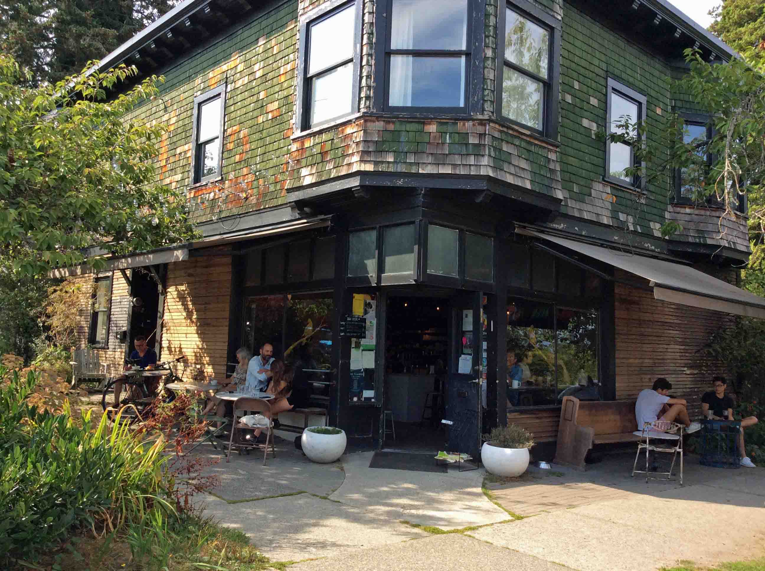 Le Marche St George-outside